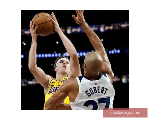 东契奇连续26场得分超四十创历史第三 詹姆斯投篮命中率刷新个人纪录